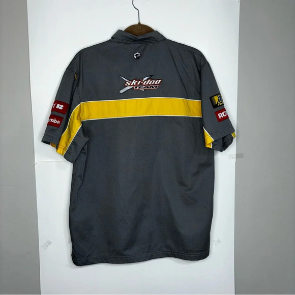 BRP Ski-doo Shirt Men’s Medium Grey Yellow Short Sleeve Button Up Logo Pockets - Picture 11 of 11